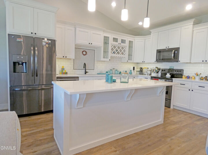 Property Photo:  2512 7th Avenue NW  ND 58554 