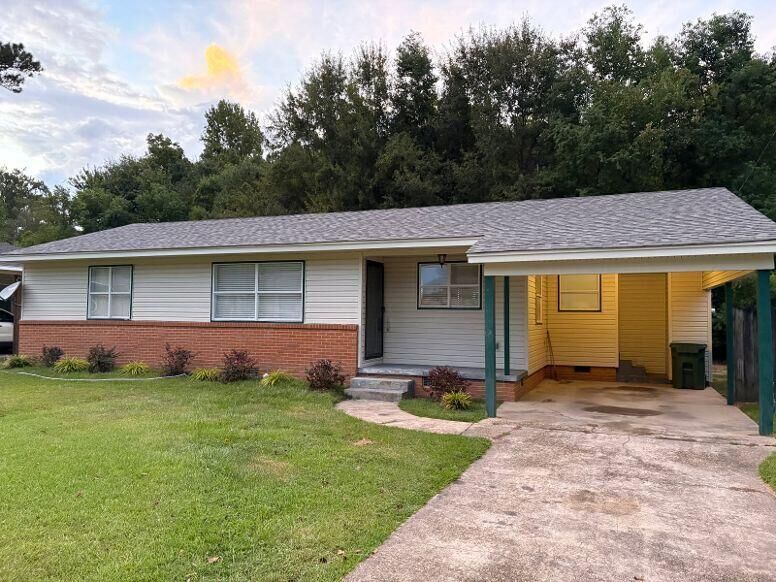 Property Photo:  805 Duane St.  MS 39401 