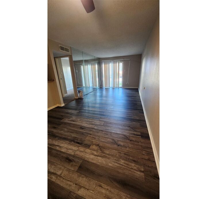 Property Photo: 2818 S Bartell Drive 7 TX 77054