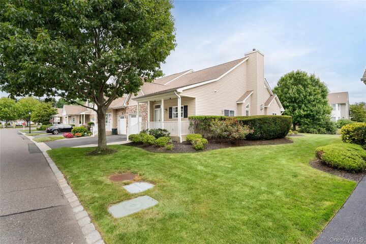 Property Photo:  7 Pond Circle  NY 11766 