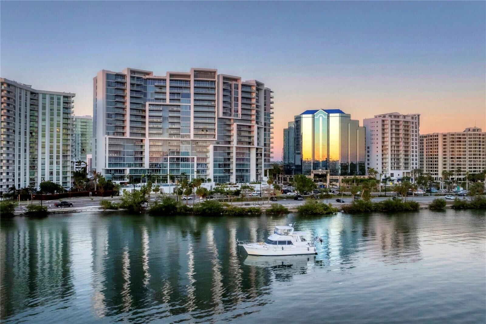 Property Photo: 1155 N Gulfstream Avenue 908 FL 34236