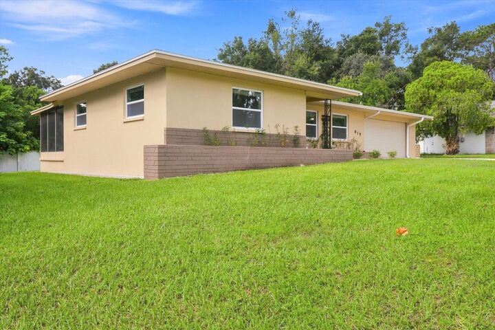 Property Photo: 819 Spruce Street FL 34452