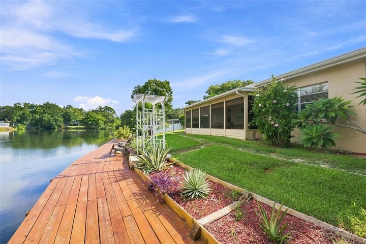 Property Photo:  10681 Seminole Forest Street E  FL 33778 