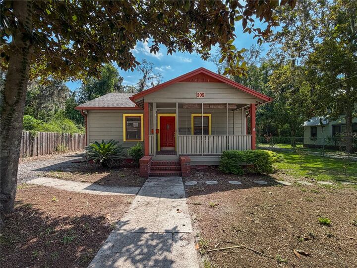 Property Photo: 205 NE 9th Street FL 32601
