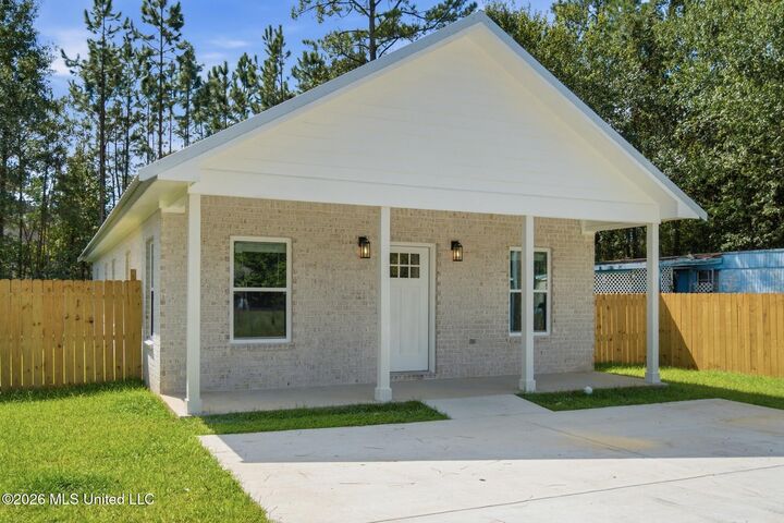 Property Photo:  1805 Broadmoor Drive  MS 39553 