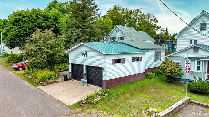Property Photo:  844 Eighth Street  MI 49945 