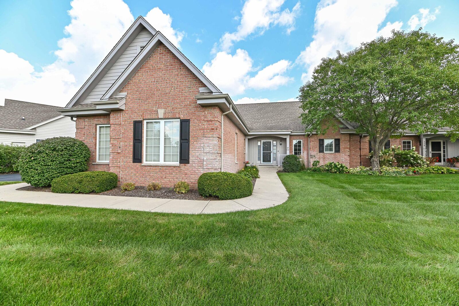 Property Photo:  222 Eagle Cove Cir  WI 53153 