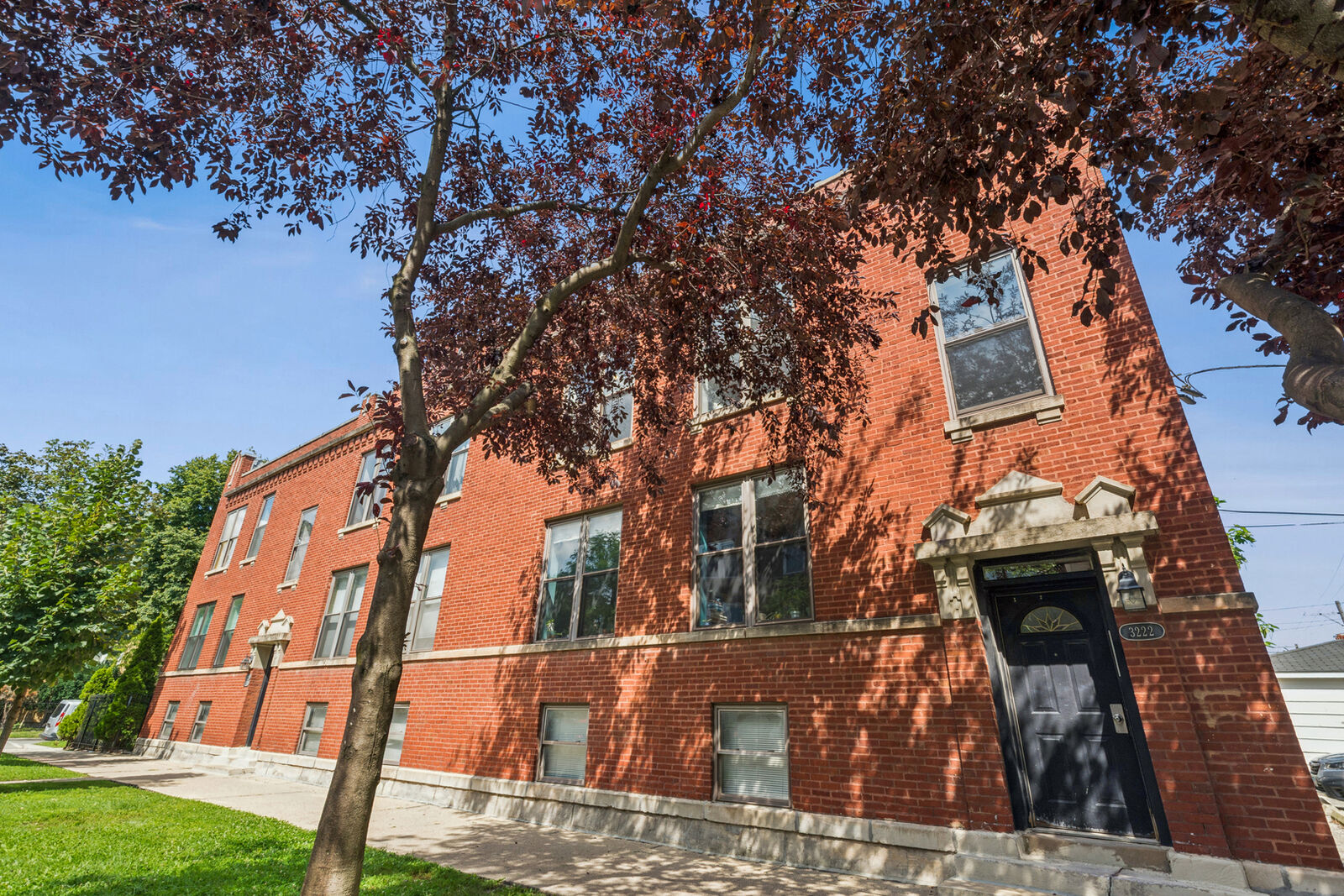 Property Photo:  3222 W Sunnyside Avenue 2E  IL 60625 