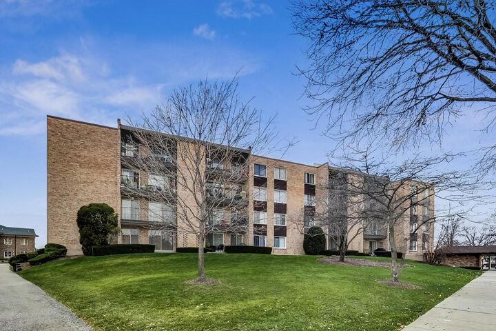 Property Photo: 1101 S Hunt Club Drive 204 IL 60056