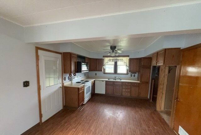Property Photo: 610 Barry Road IL 61109