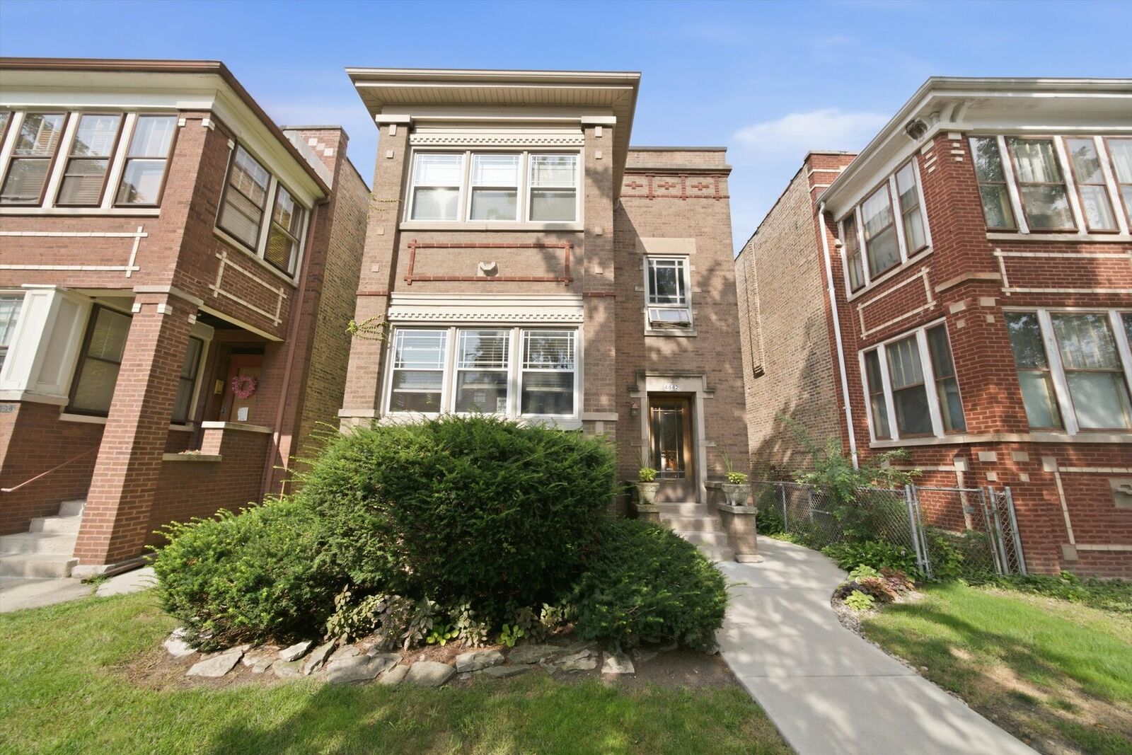Property Photo: 4442 N Sacramento Avenue IL 60625