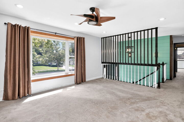Property Photo:  215 Edgebrook Drive  IL 60108 