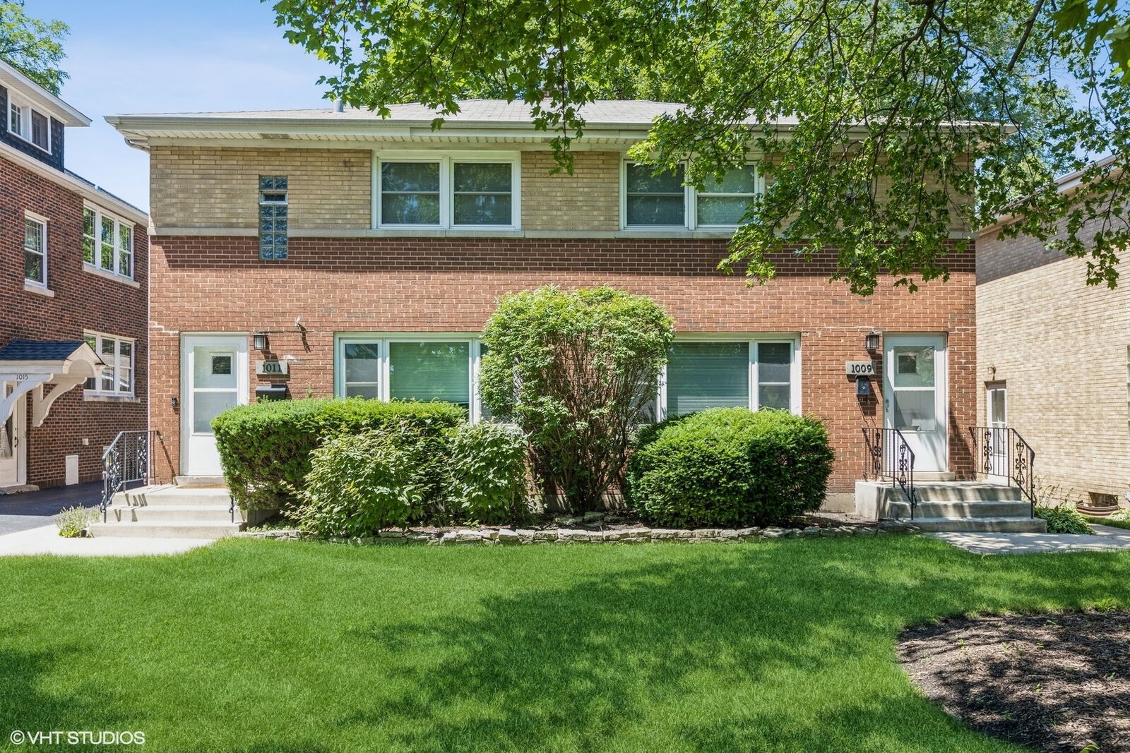 Property Photo: 1011 W Hillgrove Avenue IL 60525