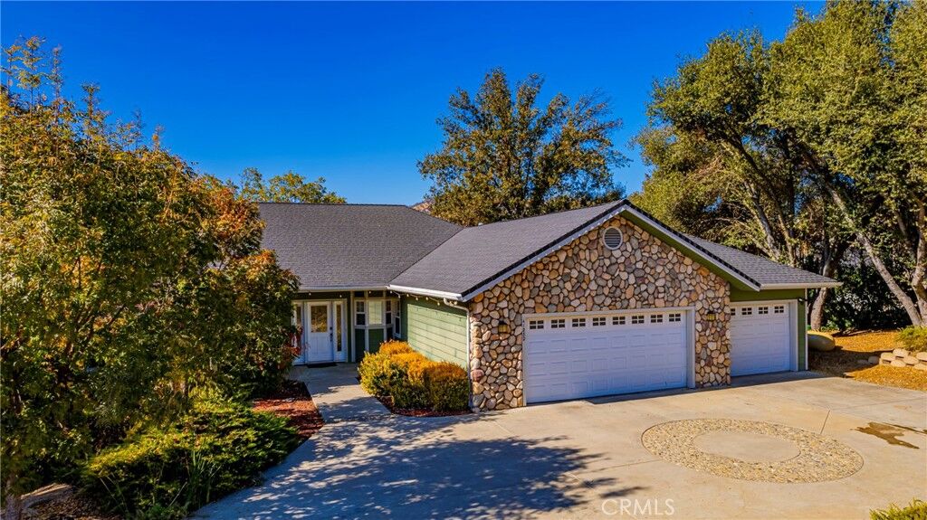 Property Photo:  41282 Singing Hills  CA 93601 