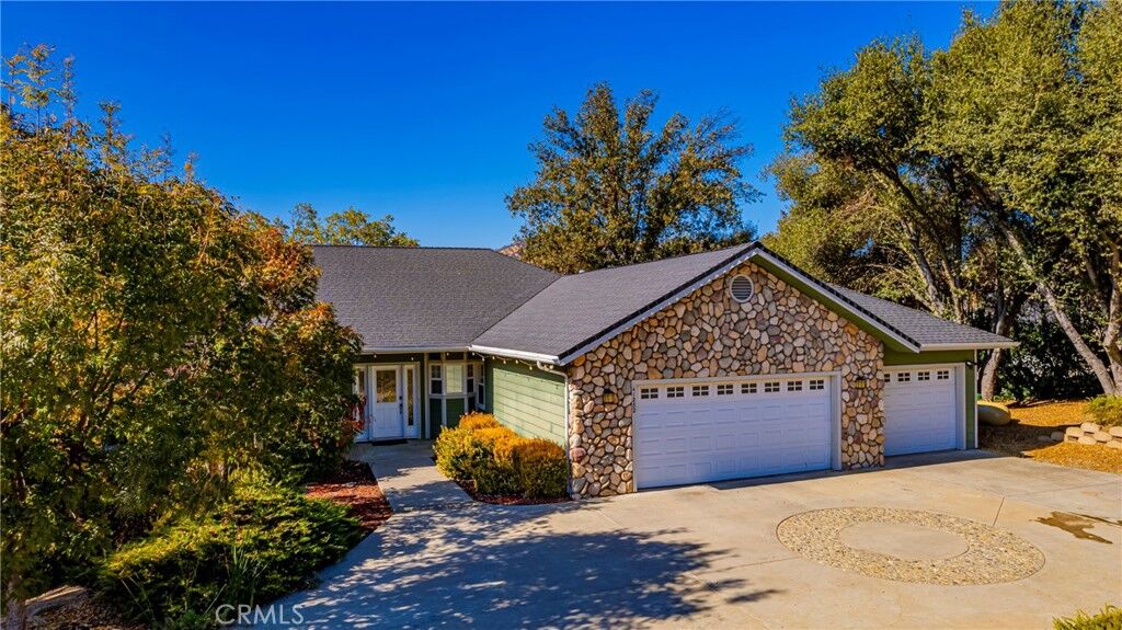 Property Photo:  41282 Singing Hills  CA 93601 