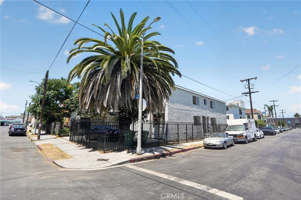 Property Photo:  427 E 25th Street  CA 90011 