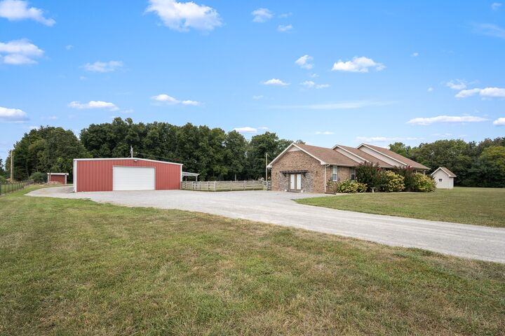 Property Photo:  223 Rich Rd  TN 37180 