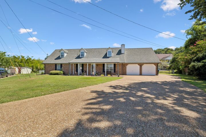 Property Photo: 512 Decherd Ln TN 37167
