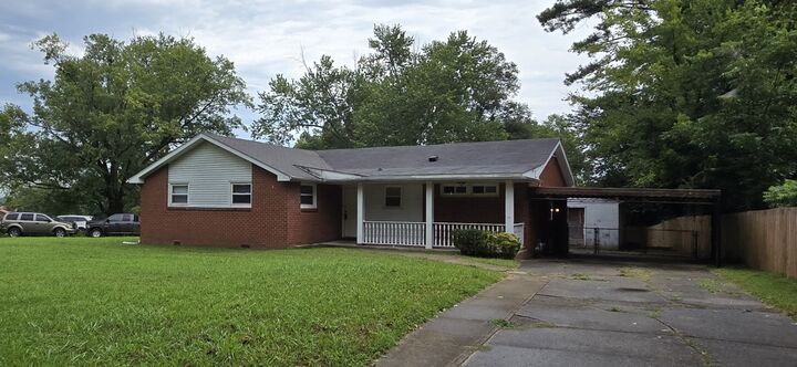 Property Photo: 310 Sheriff Dr TN 37042
