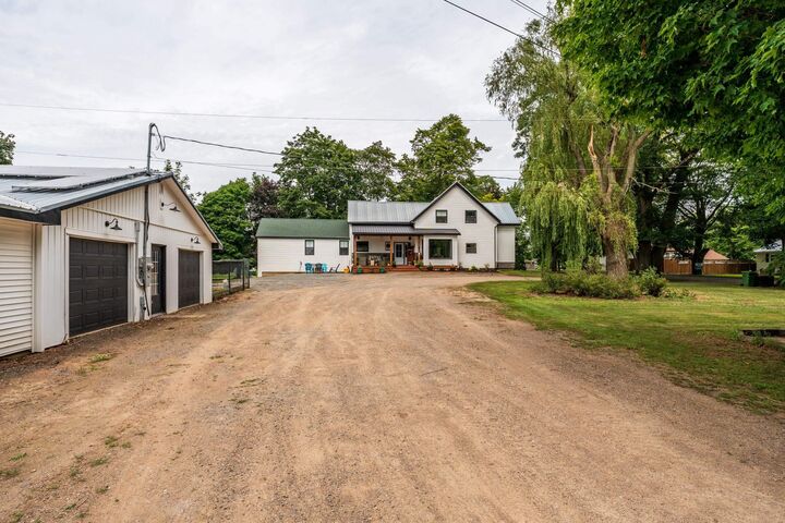 Property Photo: 997 Maple Avenue NS B0P 1C0