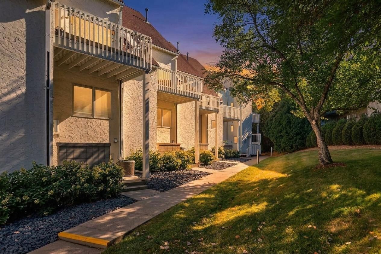 Property Photo:  3059 Lake Shore Drive A  MN 55416 