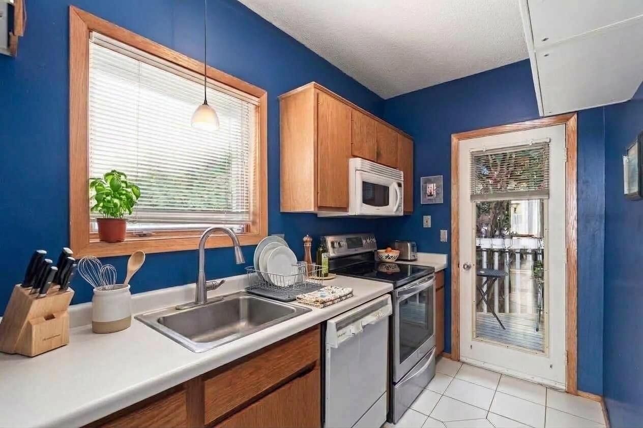 Property Photo:  3059 Lake Shore Drive A  MN 55416 