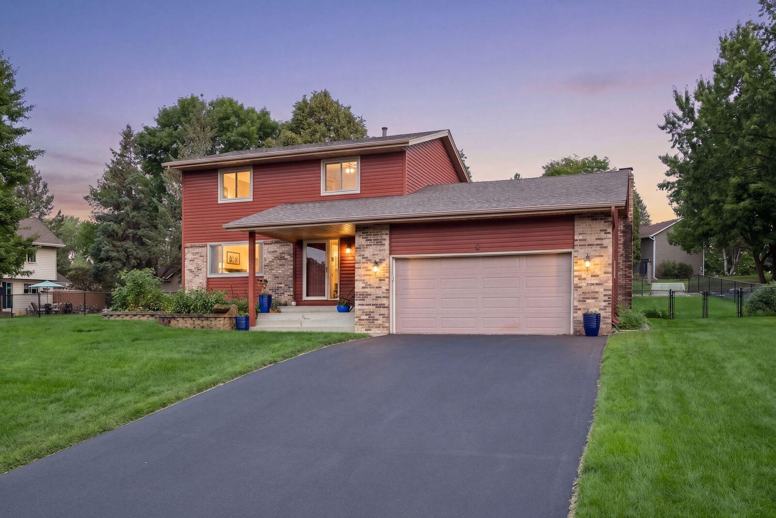 Property Photo:  1667 Sherwood Way  MN 55122 