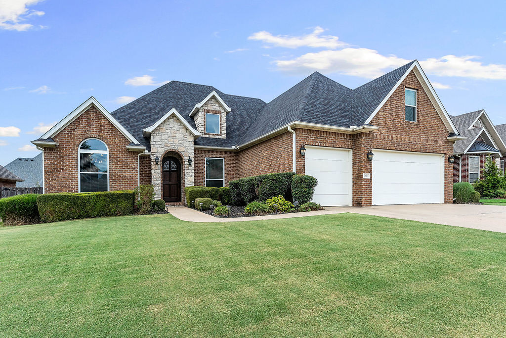 Property Photo: 5404 S Braebourne Road AR 72758