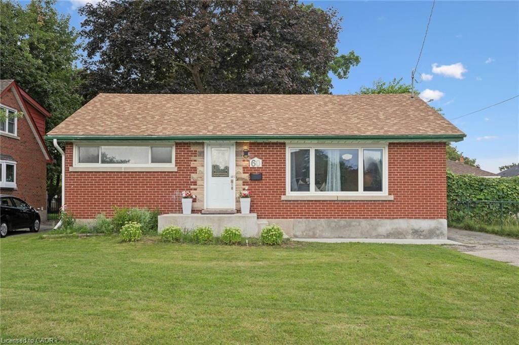 Property Photo:  60 Edinburgh Road  ON N2B 1M5 