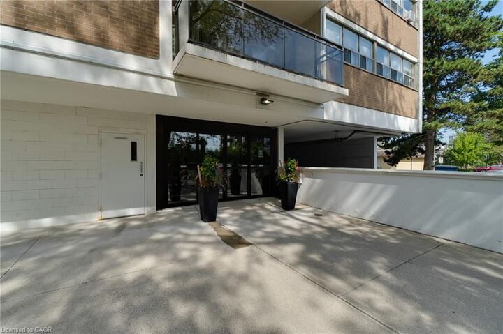 Property Photo:  212 Kerr Street 507  ON L6K 3B1 
