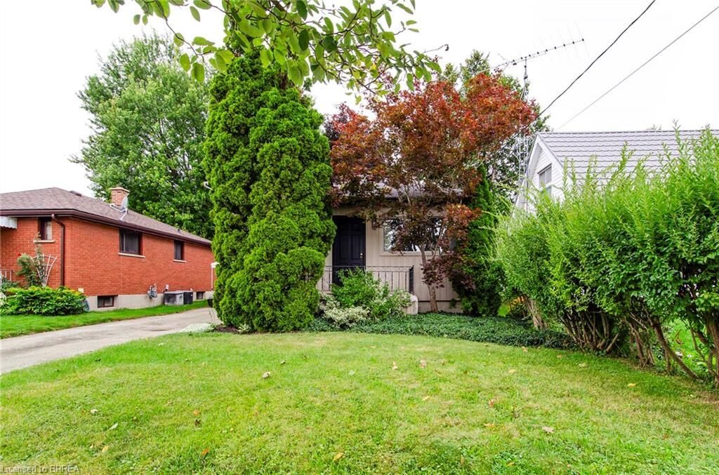 Property Photo:  20 John Street  ON N3T 4H7 