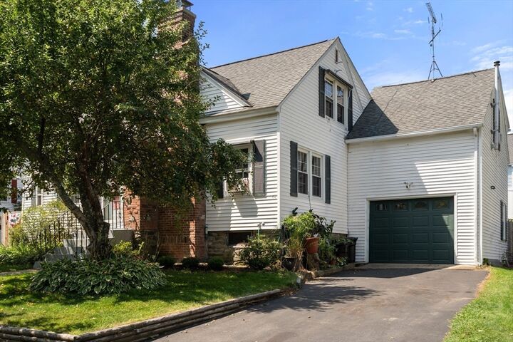 Property Photo:  8 Cardinal  MA 01602 
