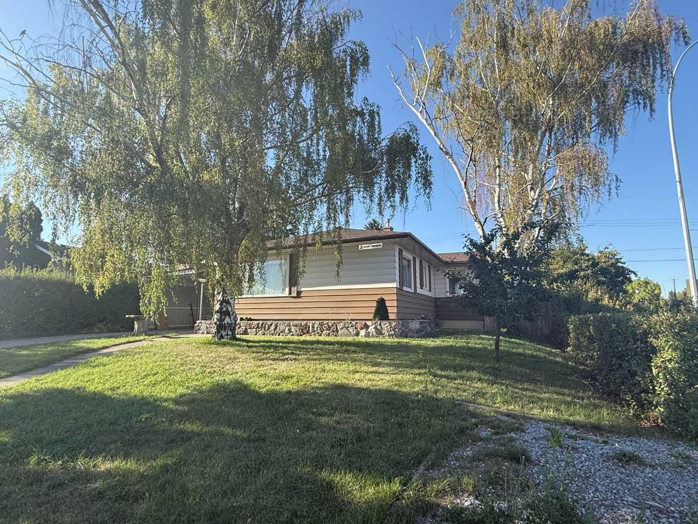 Property Photo: 2 Simons Crescent NW AB T2K 3N2