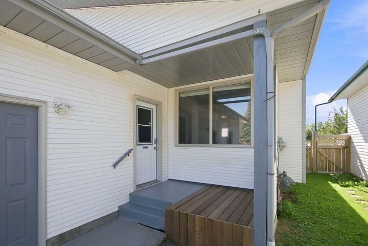 Property Photo: 3809 50 Avenue AB T4S 1B6