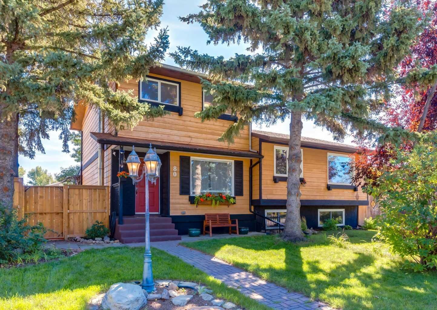 Property Photo:  80 Ashwood Road SE  AB T4B 1G8 