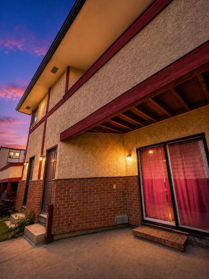 Property Photo: 1702 35 Street SE 3 AB T2A 1B5