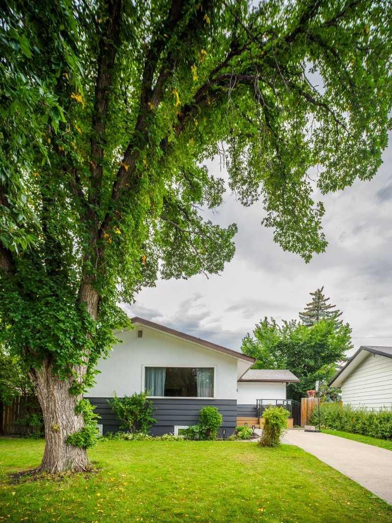 Photo de la propriété:  15 Hamlet Road SW  AB T2V 3C9 