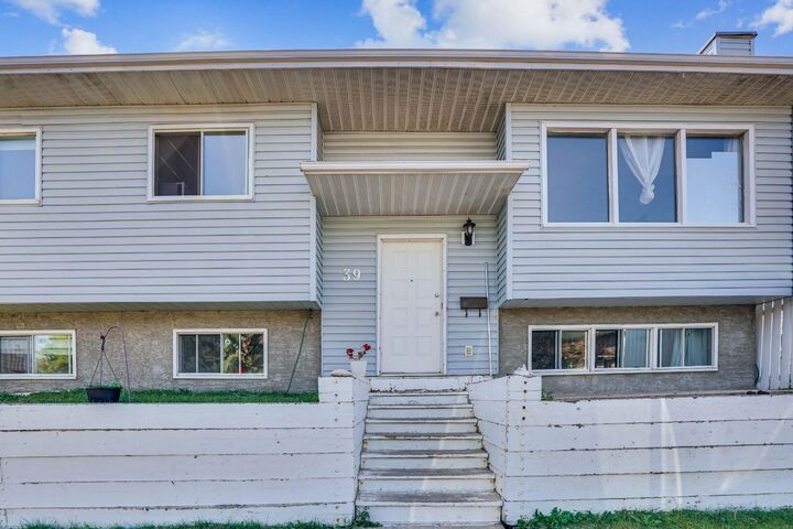 39 Ventura Road NE — photo 1