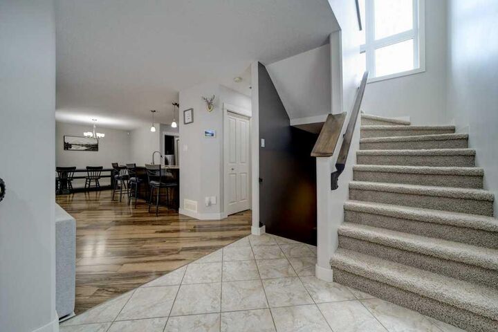 Property Photo:  193 Mt Sundance Crescent W  AB T1K 0T6 