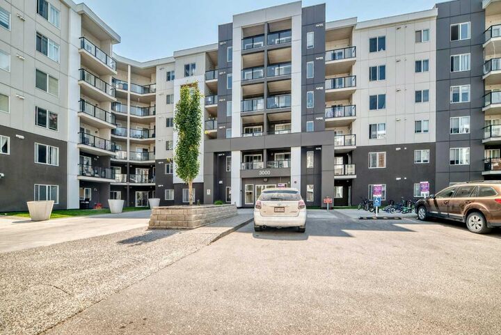 Property Photo: 4641 128 Avenue NE 3222 AB T3N 1T4