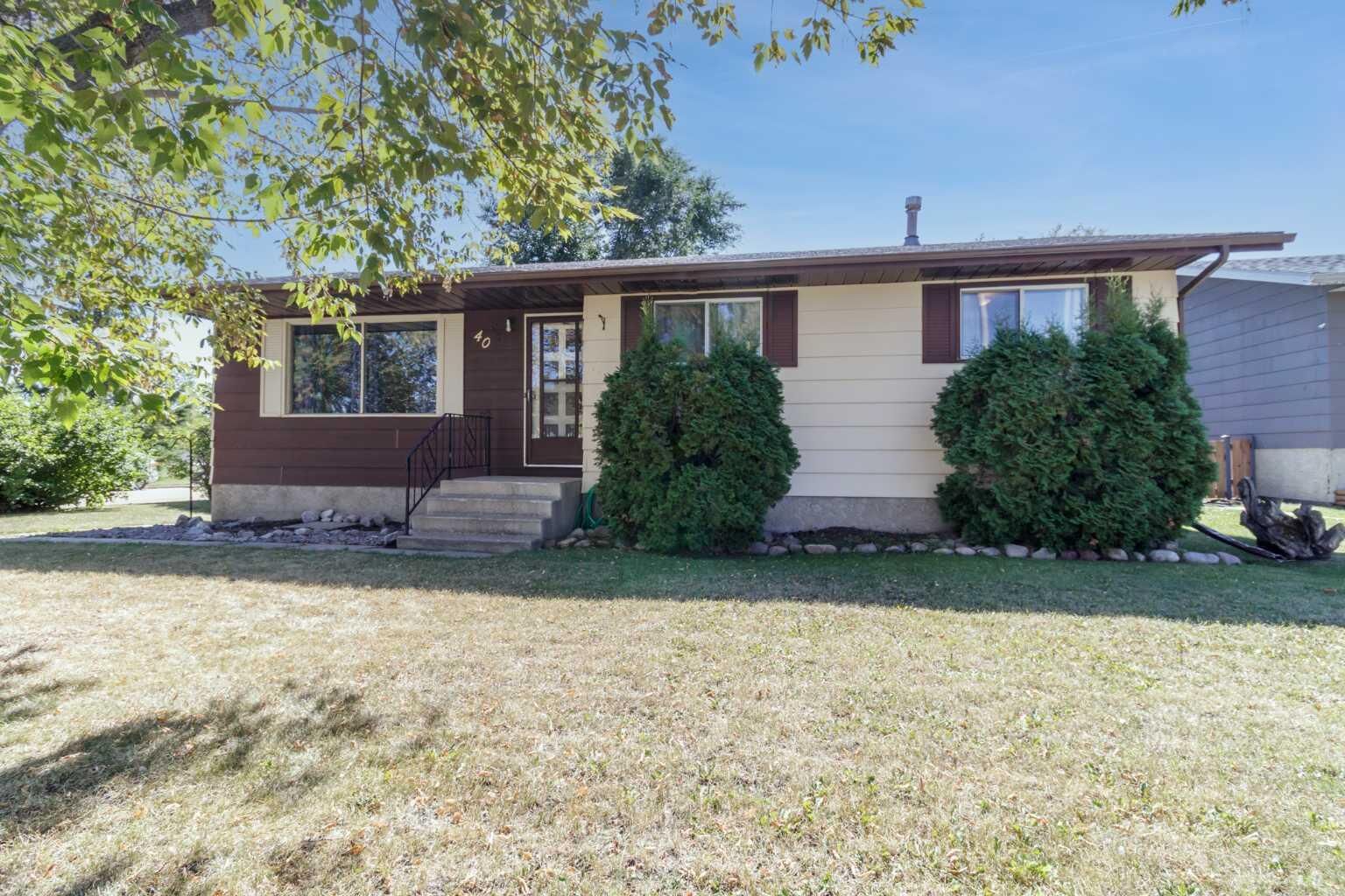 Property Photo:  40 Laura Close  AB T4G 0G5 