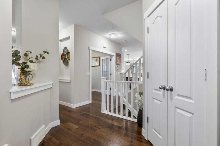 Property Photo:  116 Kingsbury Close SE  AB T4A 0R4 