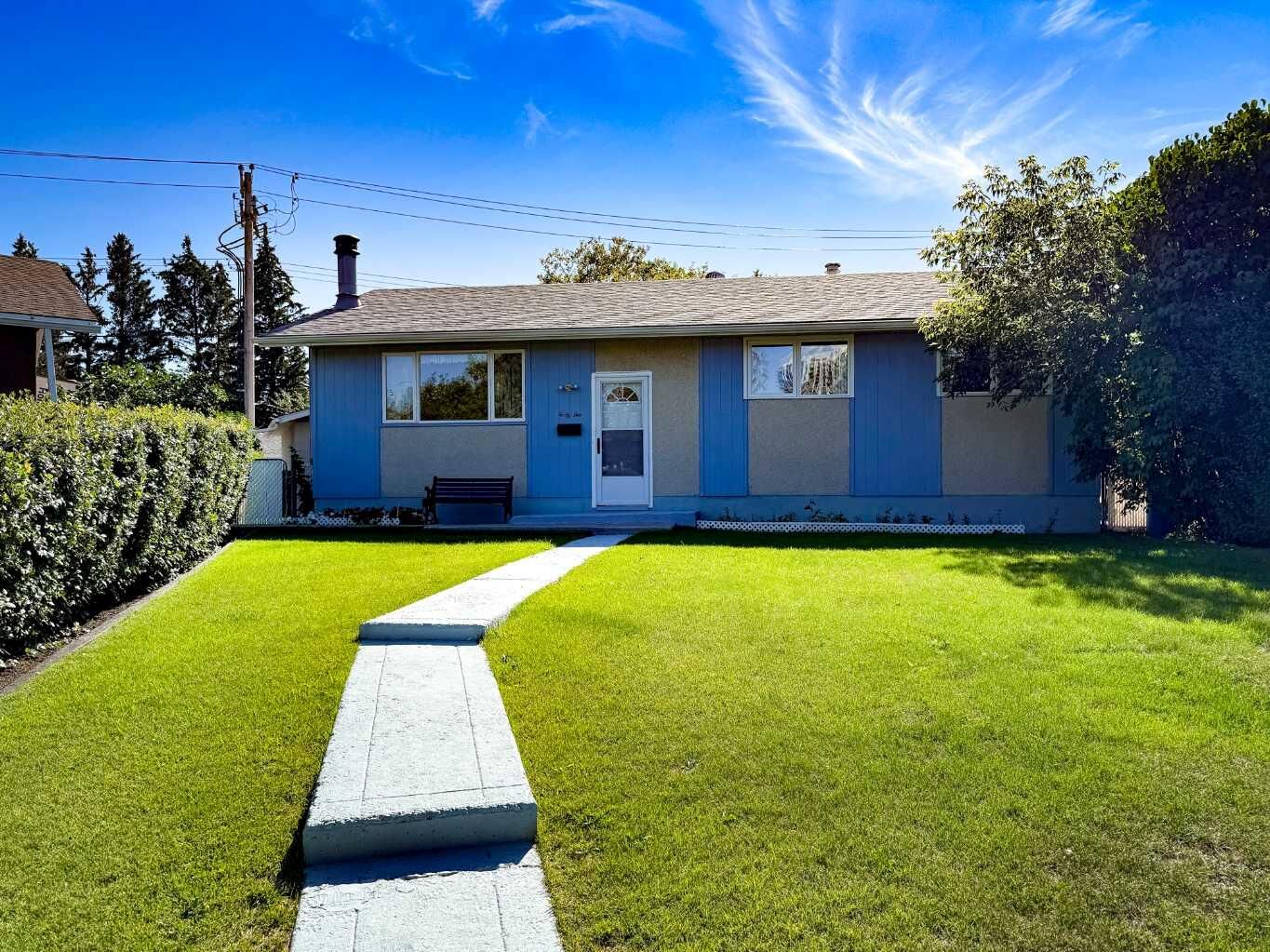 Property Photo: 42 Harrow Place SW AB T2V 3A9
