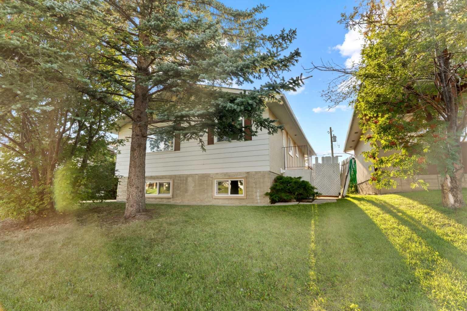 Property Photo: 1427 43 Street NE AB T2A 3L5