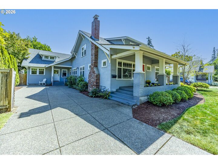 Property Photo:  1545 Villard St  OR 97403 
