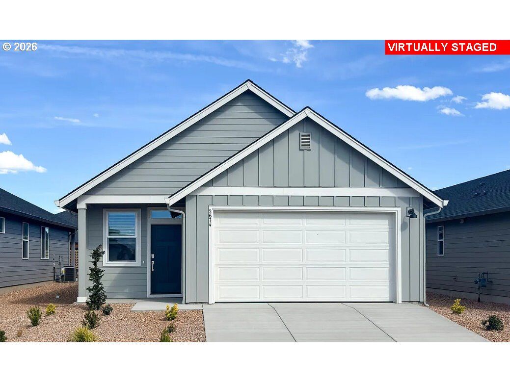 Property Photo: 1594 N Young St OR 97127
