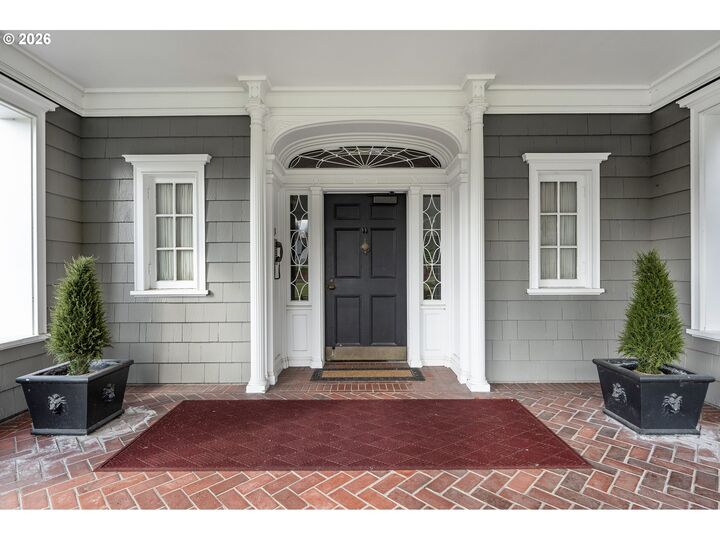 Property Photo: 3707 SW 52nd Pl 7 OR 97221