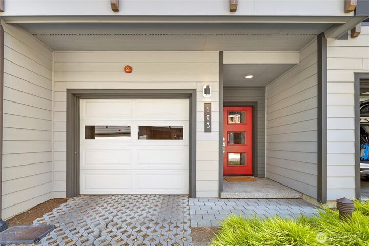 Property Photo: 6861 NE 170th Street 103 WA 98028