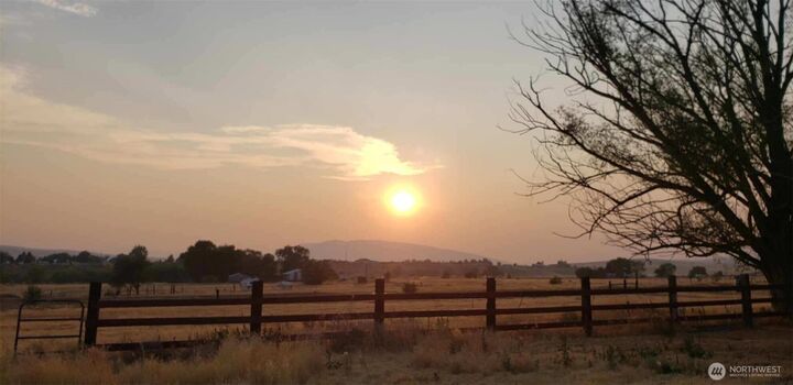 Property Photo: 10 Birdsdale Road WA 98942