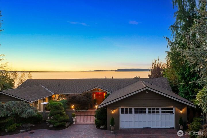 Property Photo: 8723 Talbot Road WA 98026